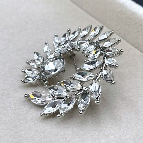 Silver with White Diamond Crystal Floral Leaf Wreath Pin Back Brooch - Picture 6 of 8